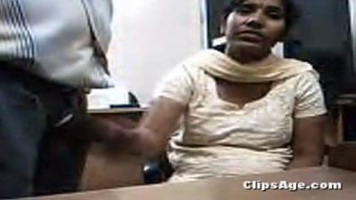 tamil office sex videos Office aunty blowjob pani ookum