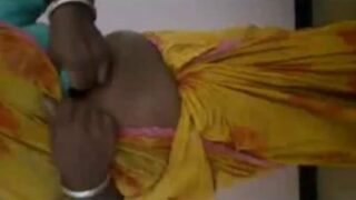 tamil aunty sex videos Erode aunty mulai kuthi kanbikum