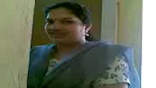 tamilxvideos Coimbatore aunty big boobs sappi enjoy seiyum
