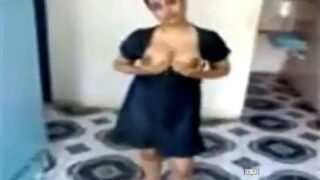 tamil aunty sexy video Auntyai kutai pavadaiyai thuki matter adikum