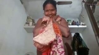 Thiruppur aunty nighty kayati boobs pussy kaatum nude show