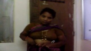 Salem aunty nude boobs kanbithu saree aniyum sex tape