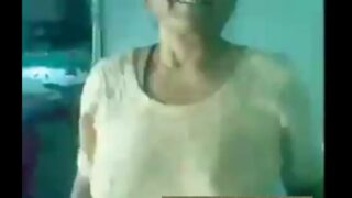55 age old nattukattai aunty oombi ookum sex kaatchi