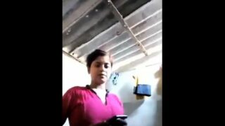 Salem village cute pen chudi kayati boobs kaatugiraal