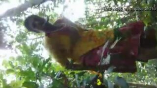 Village wife pavadai kayati ilam paiyan udan ookum sex clips
