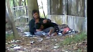 Kathalan sunniyai pen outdooril oombi vidum sex capture