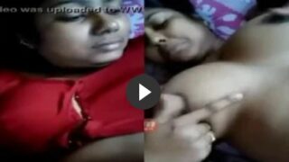 Wife sunniyai mulai pilavil vaithu boobs kaatum sex clips