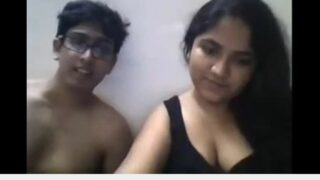 Young mallu aunty college paiyan sunniyai oombugiraal