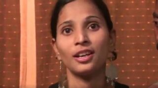 Desi pennai kiss seithu viral potuvidum hot video