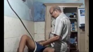 Village doctor saree thuki kuthi thadavi oombavidum sex clip