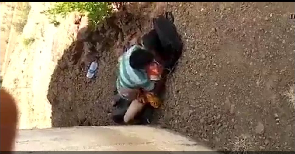 Manaiviyai kalla kathalan outdoor saree fuck seigiraan