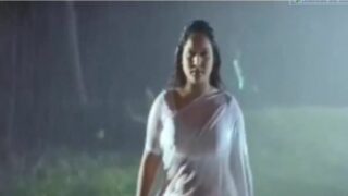 Widow aunty adai mazhaiyil nanainthu ool seiyum sex padam