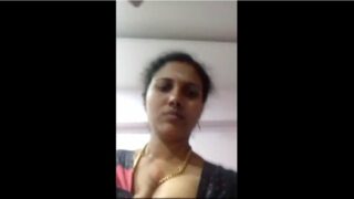 Thiruppur manaivi nightyil mulai pundai kaatum mms