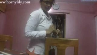 320px x 180px - aunty tamil sex video Chennai nri wife boobs soothu kaatum â€¢ Tamil Sex  Scandals