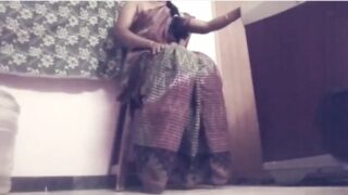 Aunty kathalan sunniyai adithu ookum aabasa padam