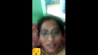 Aunty kamaveri pidithu kuthiyil carrot vitu ookiraal