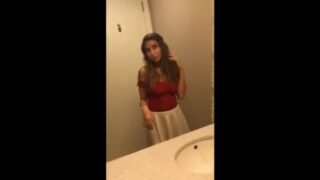 Desi girl pool oombi oothu vinthu irakavidum porn