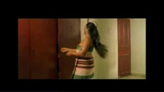 Aunty dress change seivathai paarthu ool seiyum kama padam