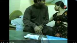 Old uncle udan aunty romance seithu ookum mms