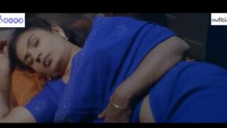 Auntyai thadavi semaya paiyan enjoy seiyum kama padam