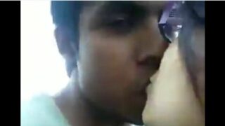 Chennai couple kiss seithu mulai pisaiyum sextamilvideo