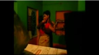 Gramathu auntyai paiyan saree kayati nude ool seigiran