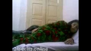 Young aunty kanavan nanbanai ookum ool kaatchi