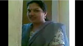 Coimbatore chudi aninthu irukum aunty mulai kaatchi