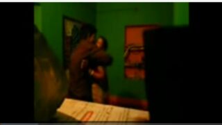 Gramathu auntyai paiyan saree kayati nude ool seigiran