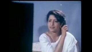 Widow aunty mulaiyai kiss seithu enjoy seiyum padam