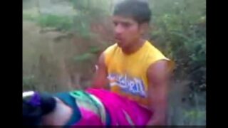Gramathu maadu meikum auntyai ookum tamil village porn videos