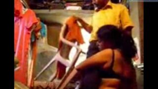 Poolai oombavitu kanjai vaiyil irakum tamil wife sex video