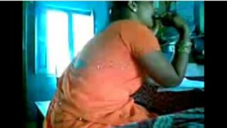 Tamil teacher kuthiyil oothu kanju irakum tamilantysex videos