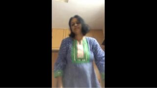 Villupuram nude show kaatum tamil aunty sex mms video