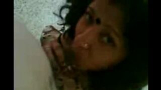 Chennai tamil aunty sex maid kathalan poolai urinthu oombi ookiraal