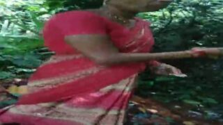 Salem callgirl oombi guthithu ookum tamil forest sex video