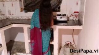 Tamil anni kitchenil saree thuki ookum sex video