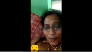 Aunty Caret kuthiyil vitu ookum latest tamil sex videos