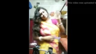 Veetu manaivi saree anithu kaatum free x videos
