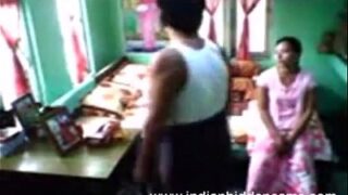 அப்பா ஹிட்டிடேன் கேமரா புணர்ச்சி வித் மகள்
