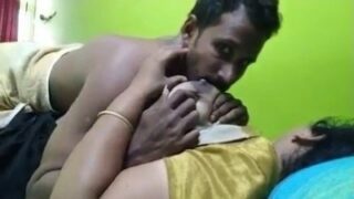 சவுத் இந்தியன் ஆண்ட்டி பில்லோவ்ய் பிக் முலை புணர்ச்சி