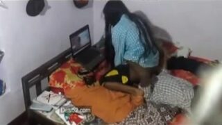 தமிழ் கிராமத்து ௧௯+ டீன் பாய் புண்டையை நக்குவது