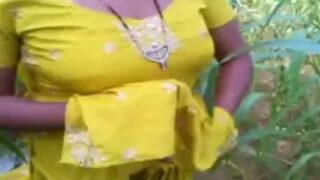 தமிழ் கிராமத்து ஆண்ட்டி புண்டை ஷோ இந் பார்ம் லேண்ட்