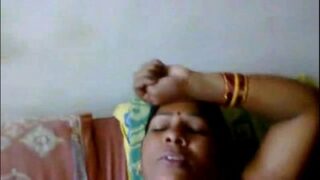 தமிழ் மெய்ட் ஊம்புவது ஹார்ட் சுன்னி