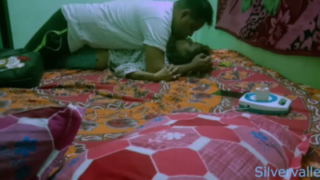 எ இளம் லோக்கல் பென தாஸ் புணர்ச்சி வித் தி நெயிபோர்’ஸ்…