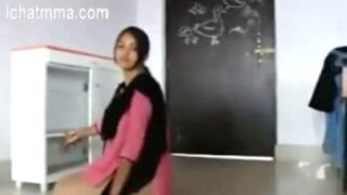 எ டீச்சர் அண்ட் ப்ரோபஸ்ஸோர் டூ புணர்ச்சி இன் கல்லூரிப்
