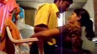 பேங்க் ஒபிபிசெர் என்டெர்டெட் செக்ஸ்ய் கிராமத்து லேடி’ஸ் வீடு