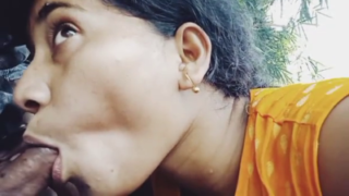 கல்லூரிப் பெண் செகிரெட் வாய்வழிப் புணர்ச்சியை