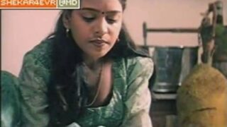 மனைவி ஹாவிங் முன் ஆஜர் வித் ஹபிப்ய்’ஸ் இயல்தேர் பிரதர்