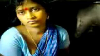 சேலம் கிராமத்து மனைவி ஷோவ்ஸ் முலை அண்ட் புண்டை இன் சாறி